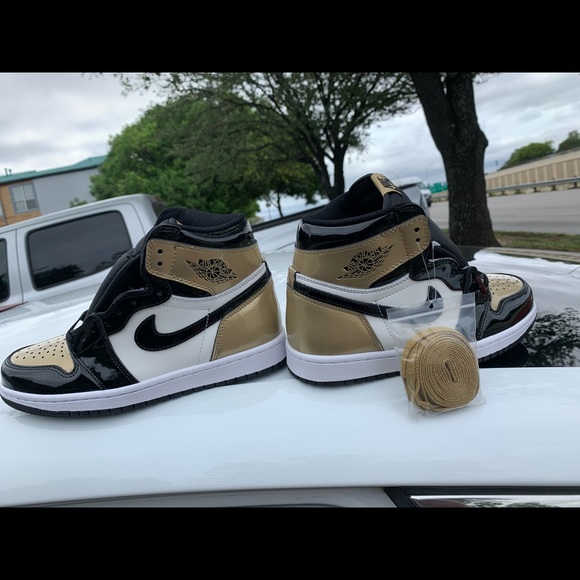 Air Jordan 1s #goldtoe main image 3
